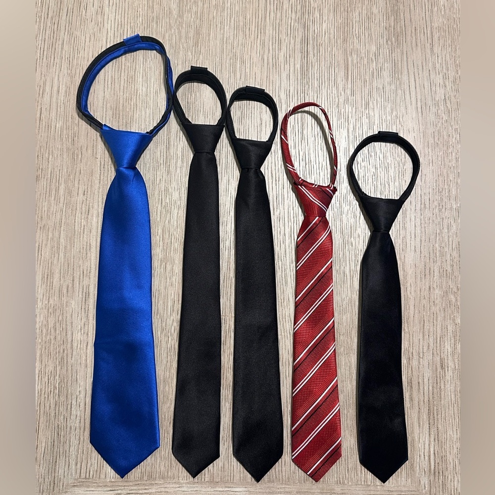 Set of 5 Kids Adjustable Zipper Ties in Blue(2.5”W), Black(2”W) and Red(2”W)